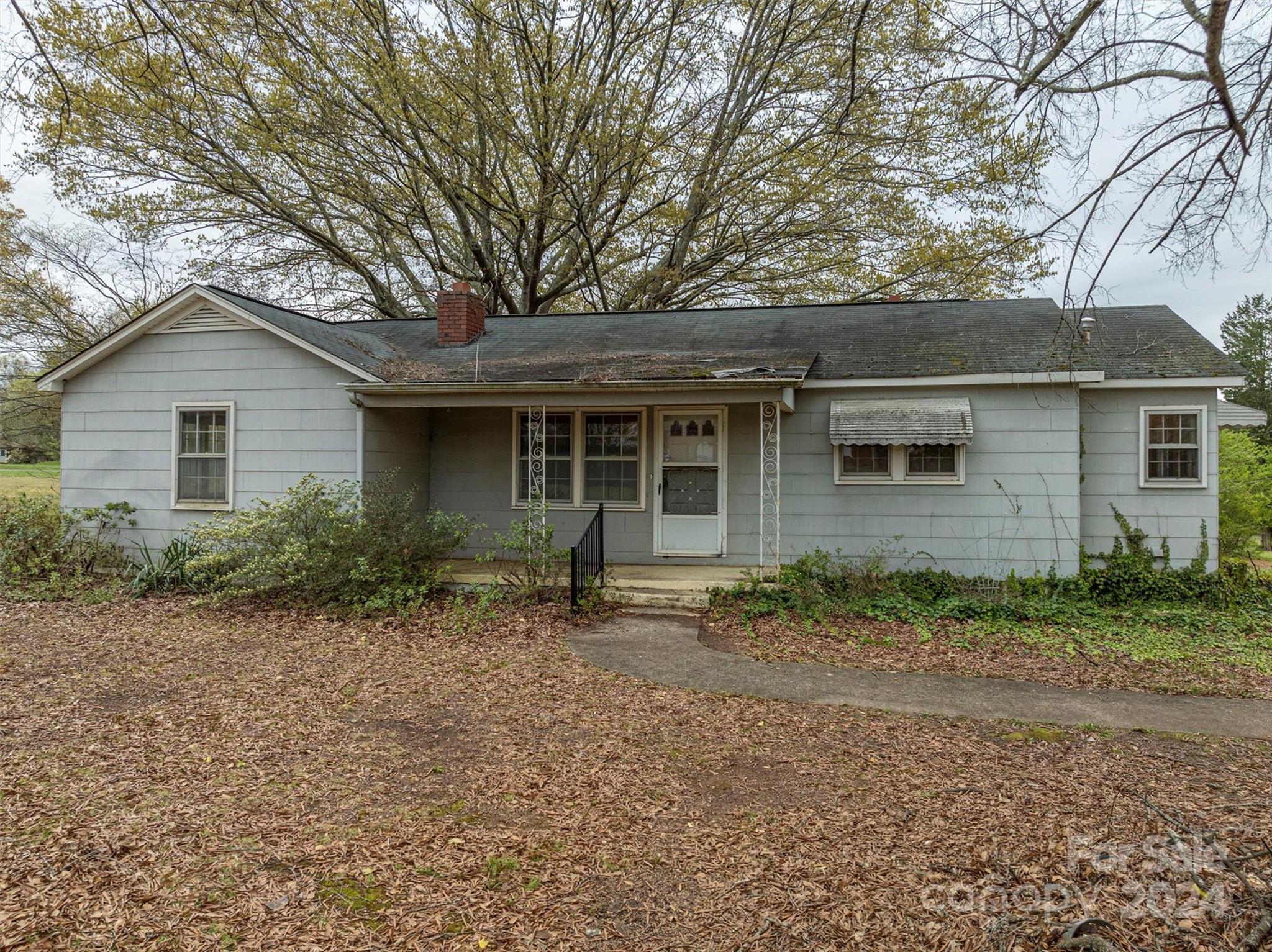 1114 Long Shoals Road