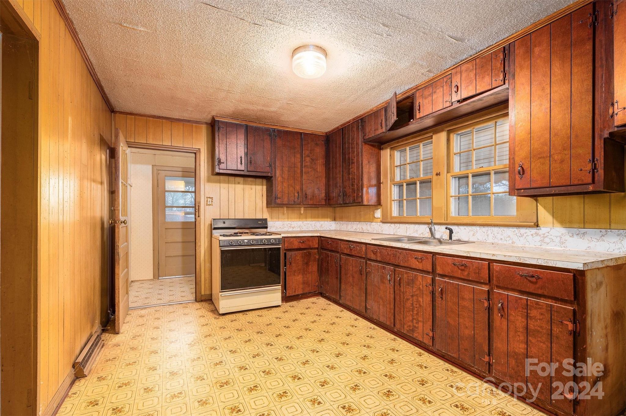 1114 Long Shoals Road