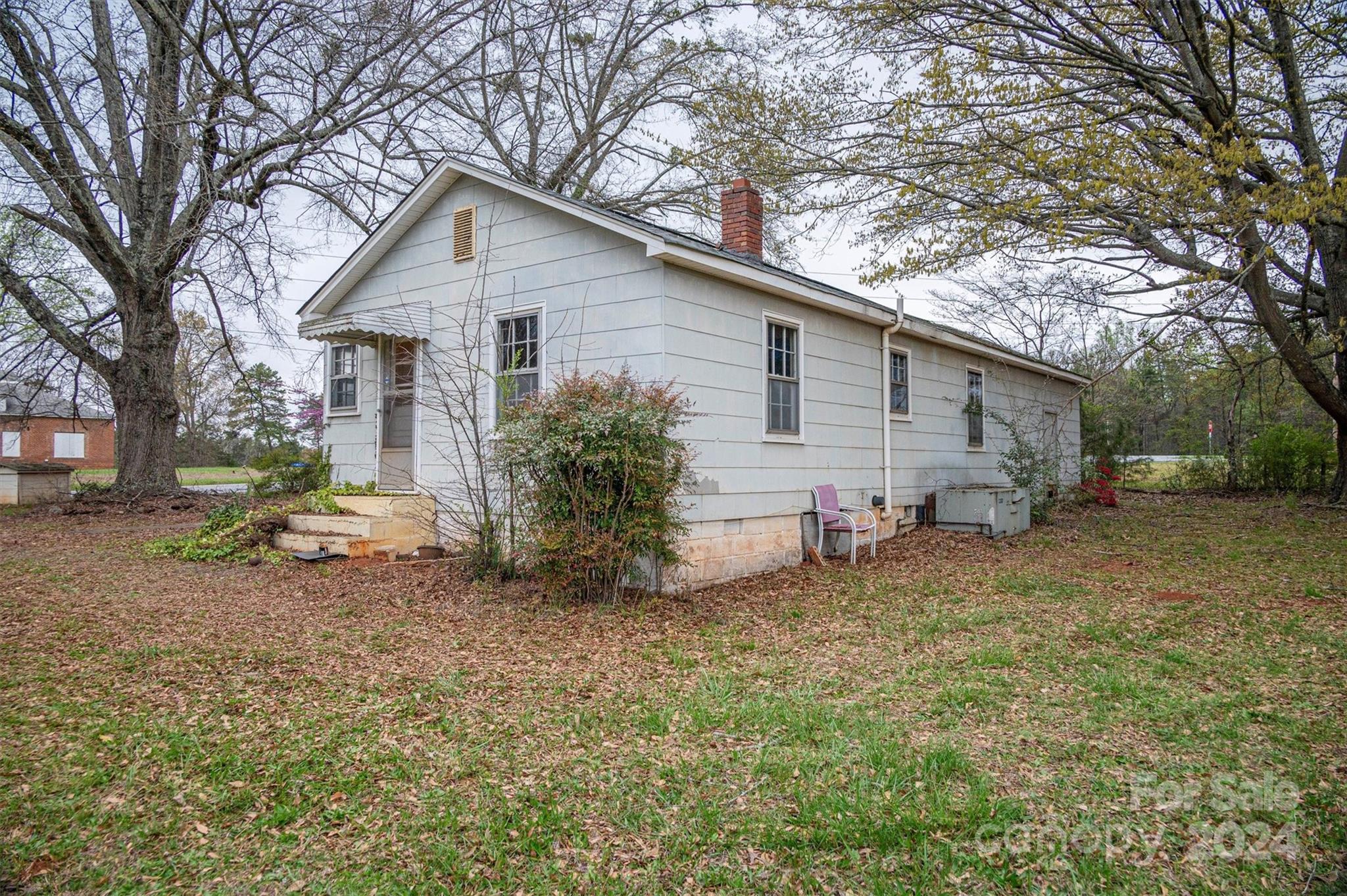 1114 Long Shoals Road