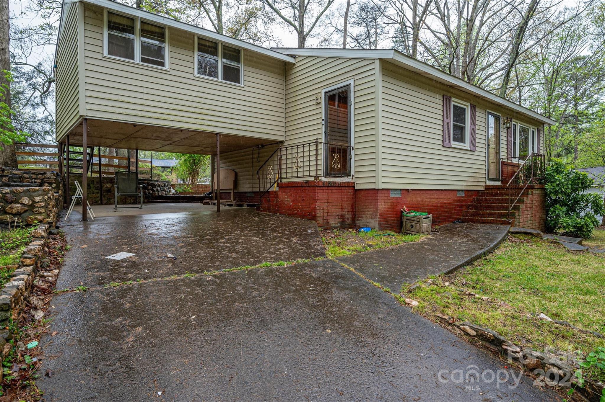 312 E Indiana Avenue