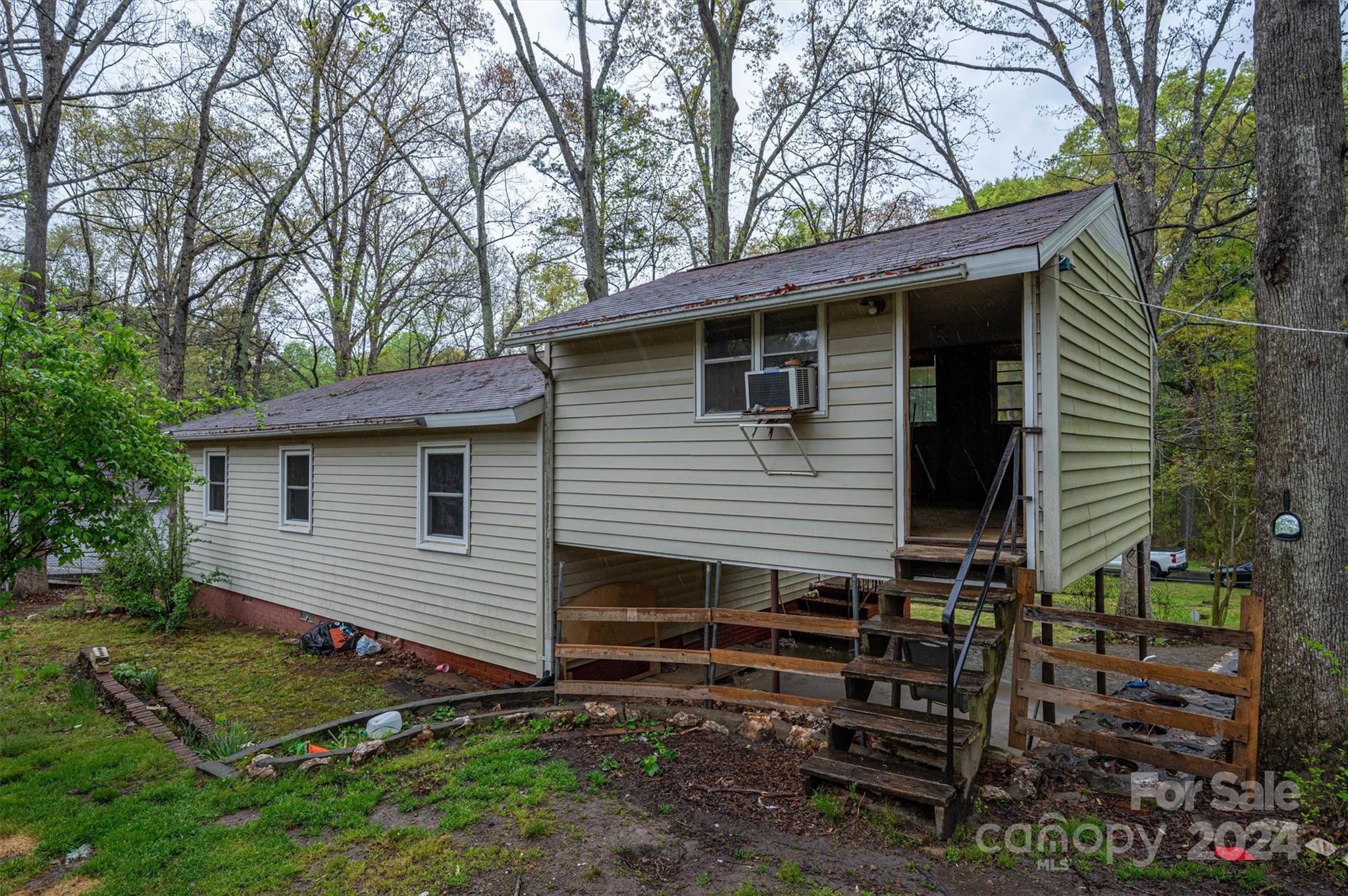 312 E Indiana Avenue