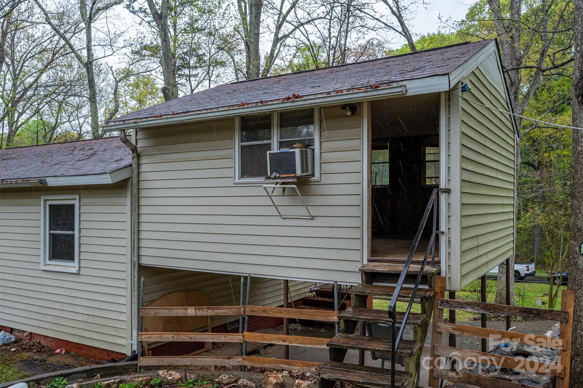 312 E Indiana Avenue