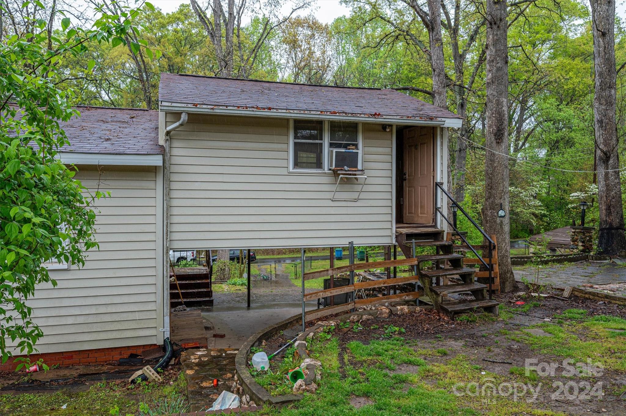 312 E Indiana Avenue