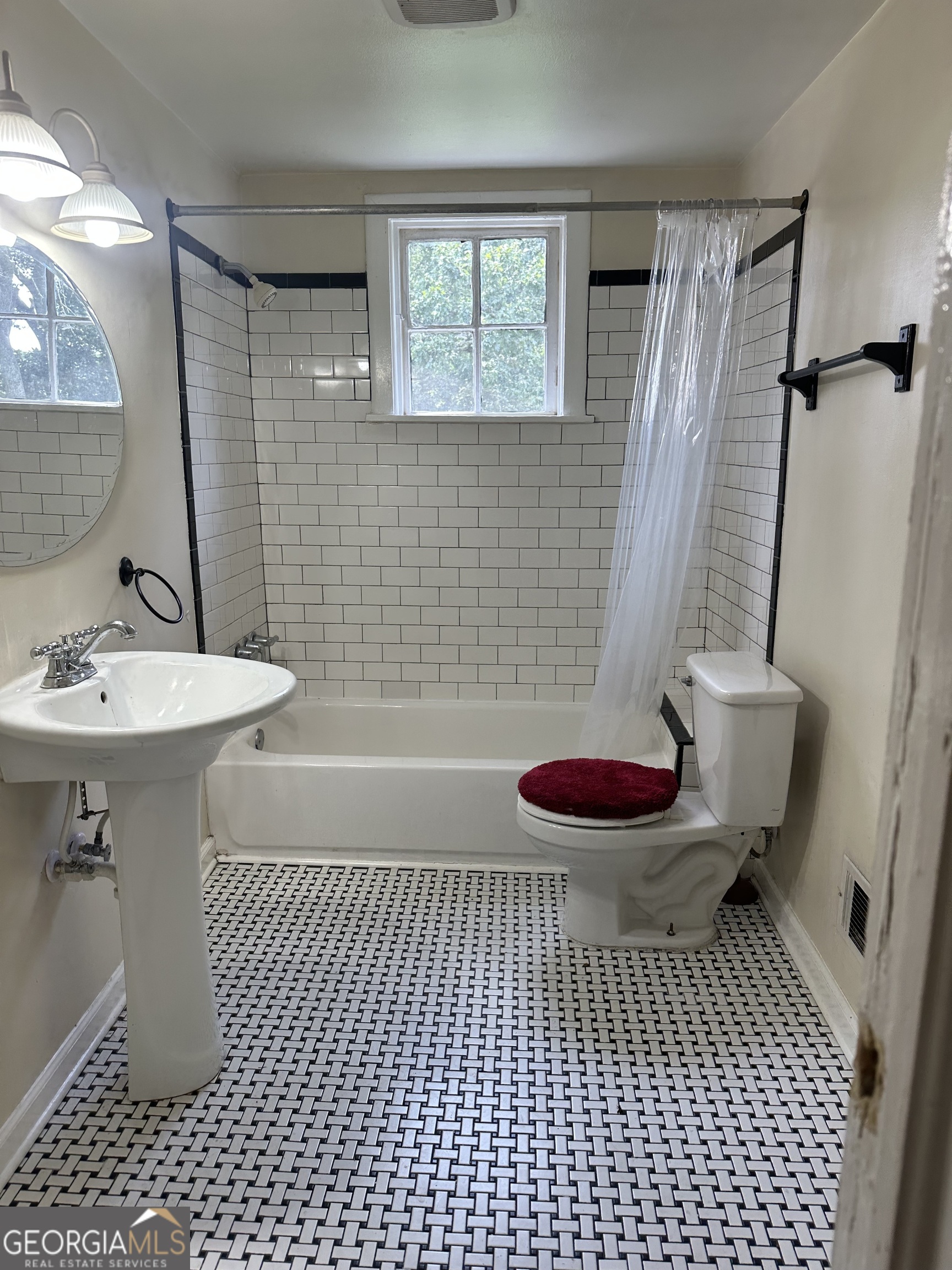 1872 Dunlap Avenue Unit: UPSTAIRS