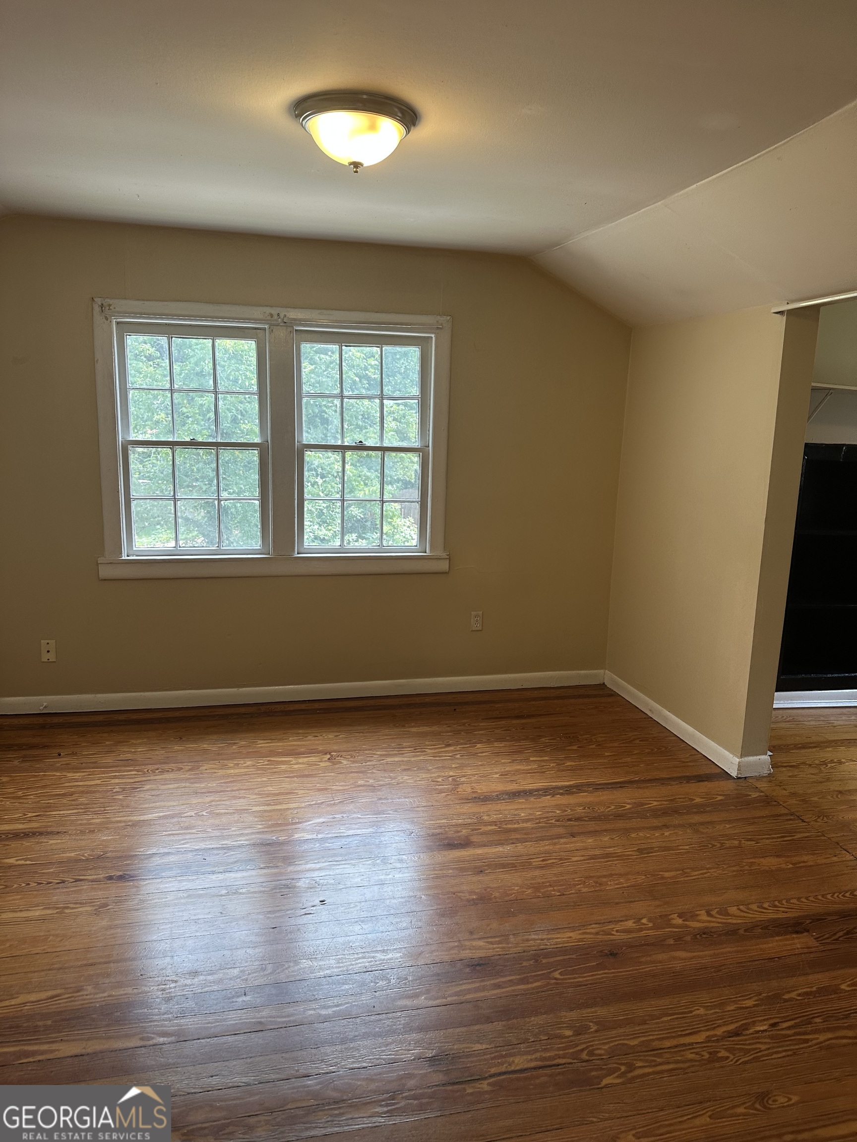 1872 Dunlap Avenue Unit: UPSTAIRS