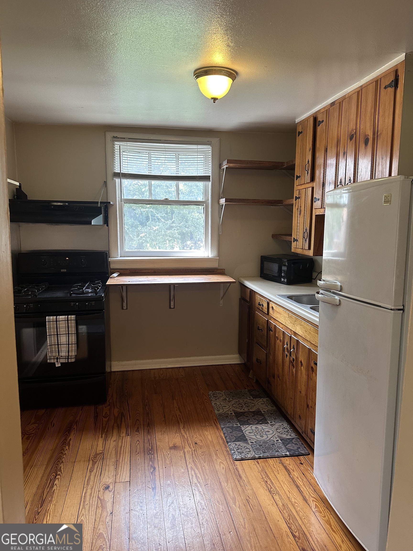 1872 Dunlap Avenue Unit: UPSTAIRS