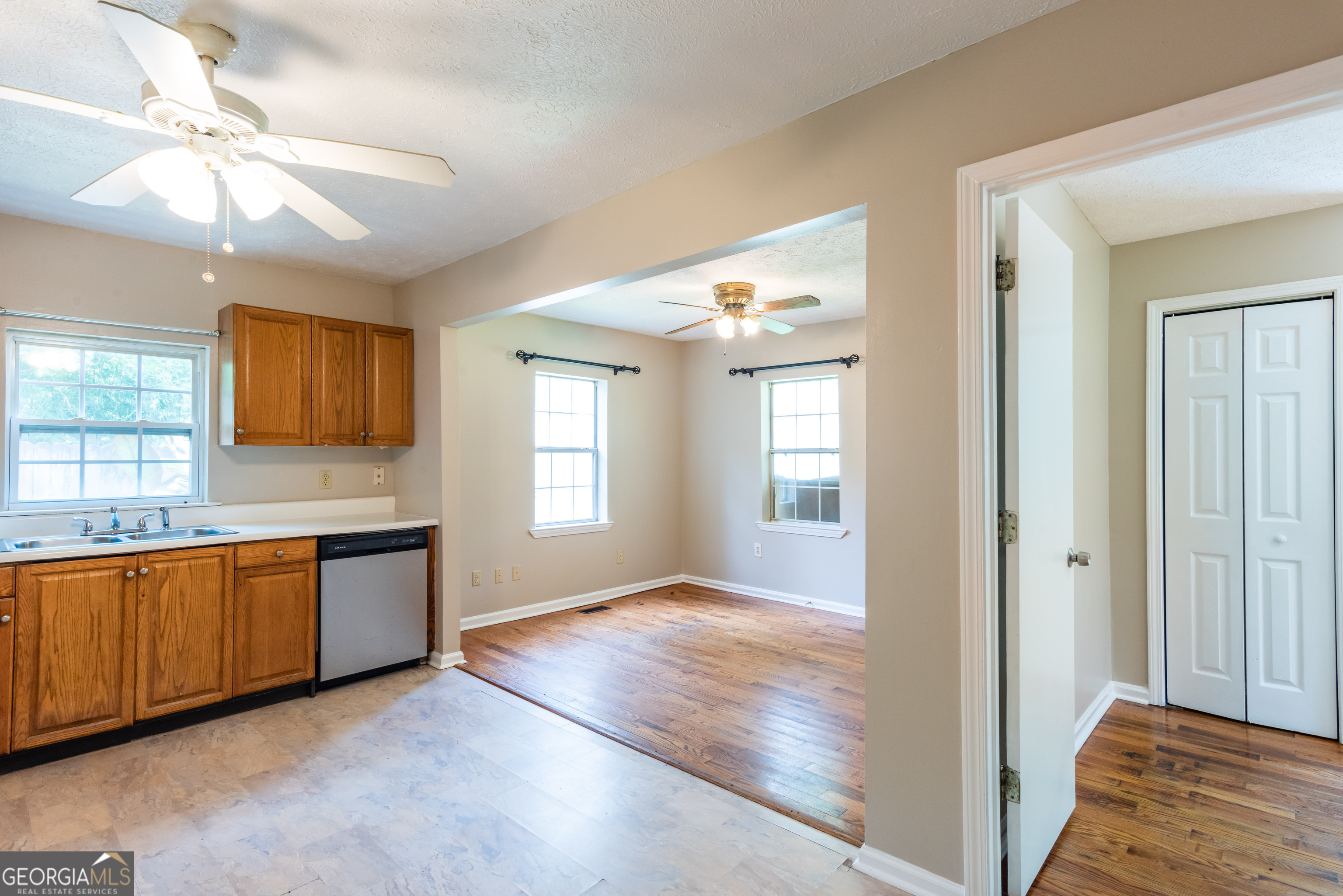 3172 Humphries Drive SE REAR