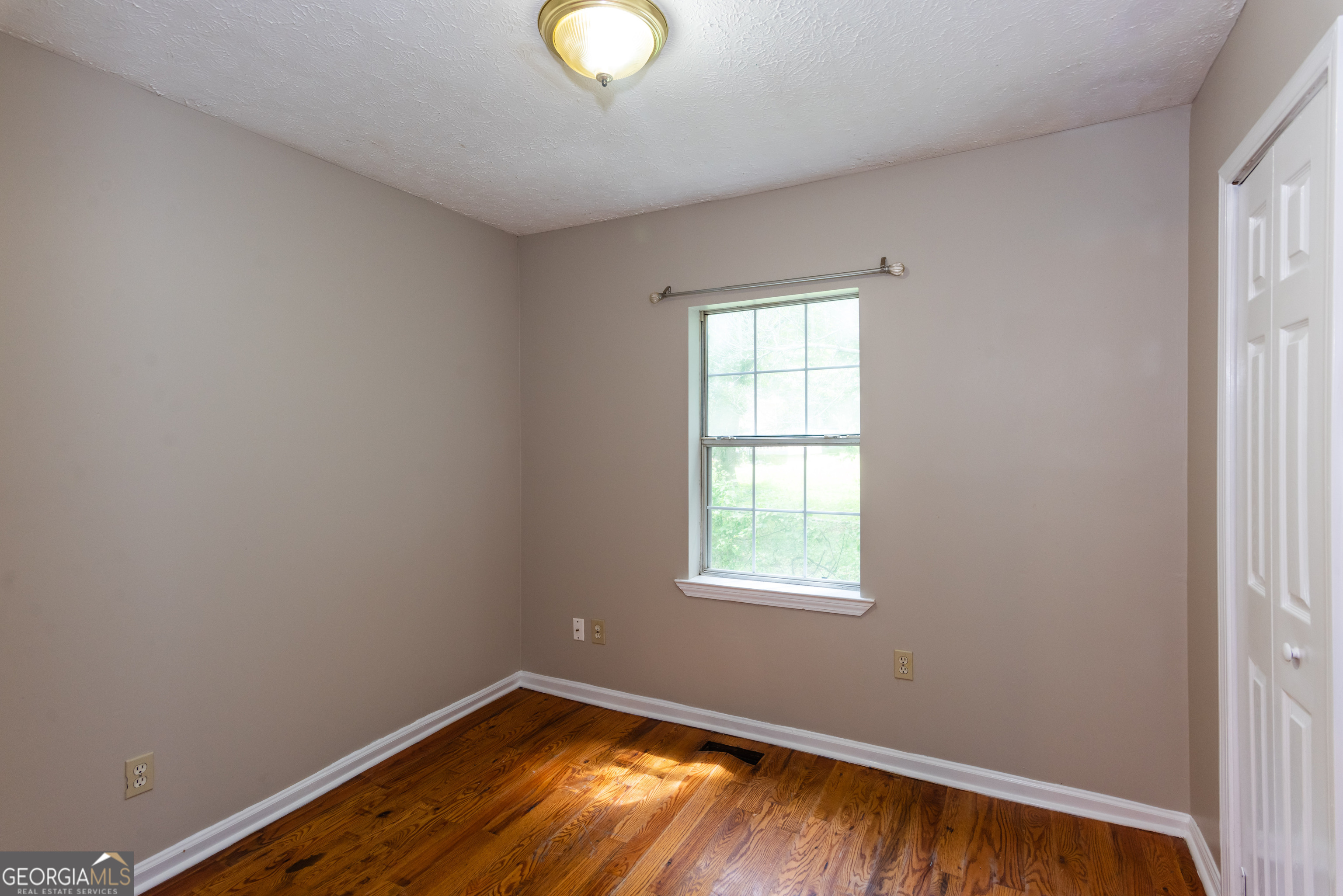 3172 Humphries Drive SE REAR