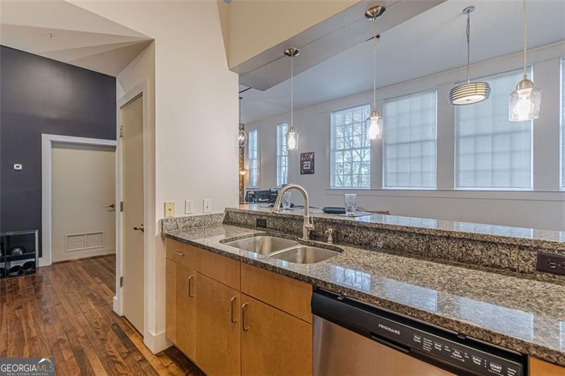 600 COLLEGE # 101, Hapeville Unit: 101