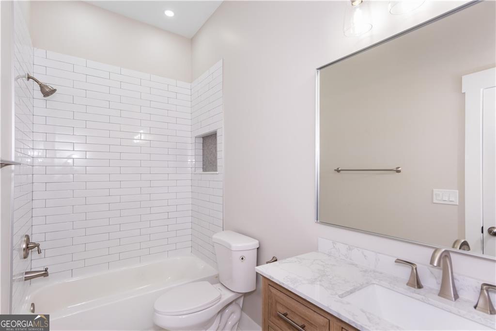 3286 Bachelor Street