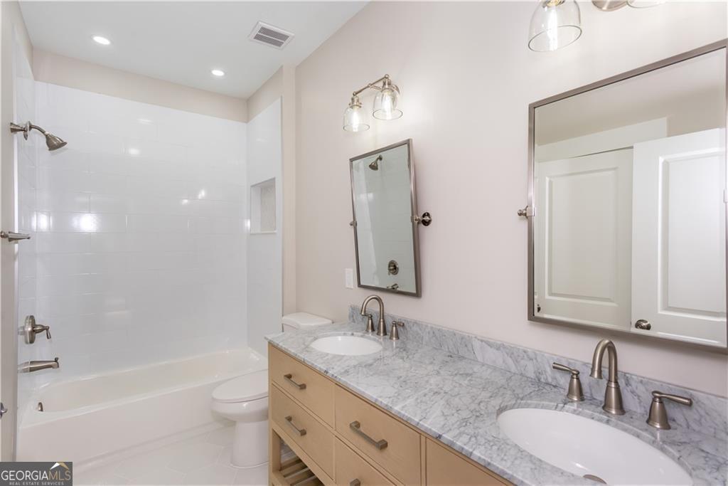 3286 Bachelor Street