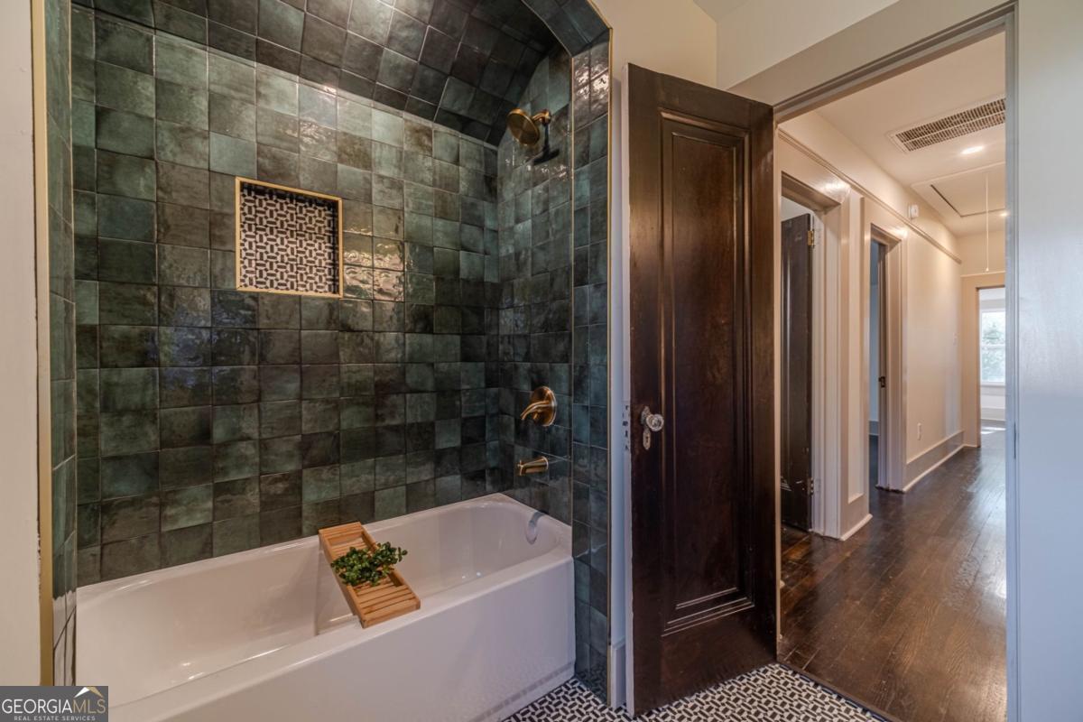 1883 Cambridge Avenue