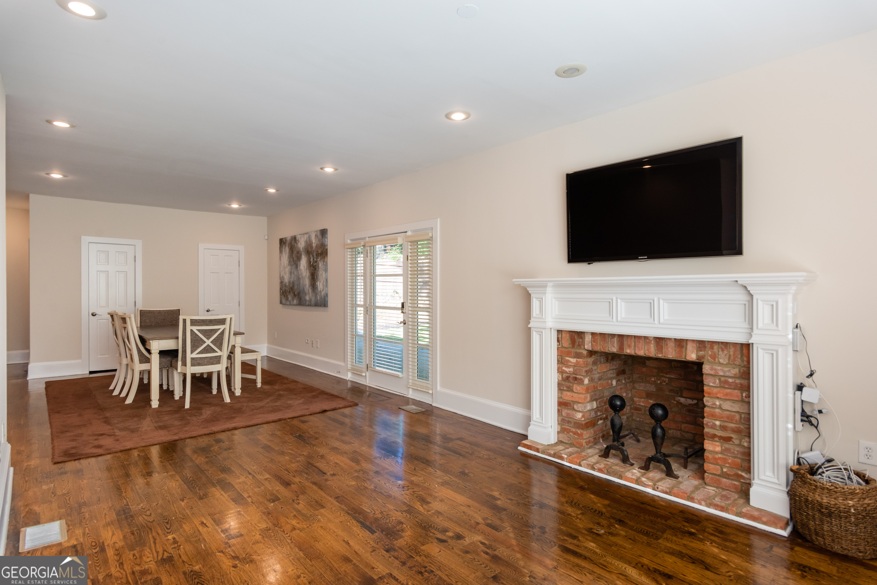 1907 Cambridge Avenue