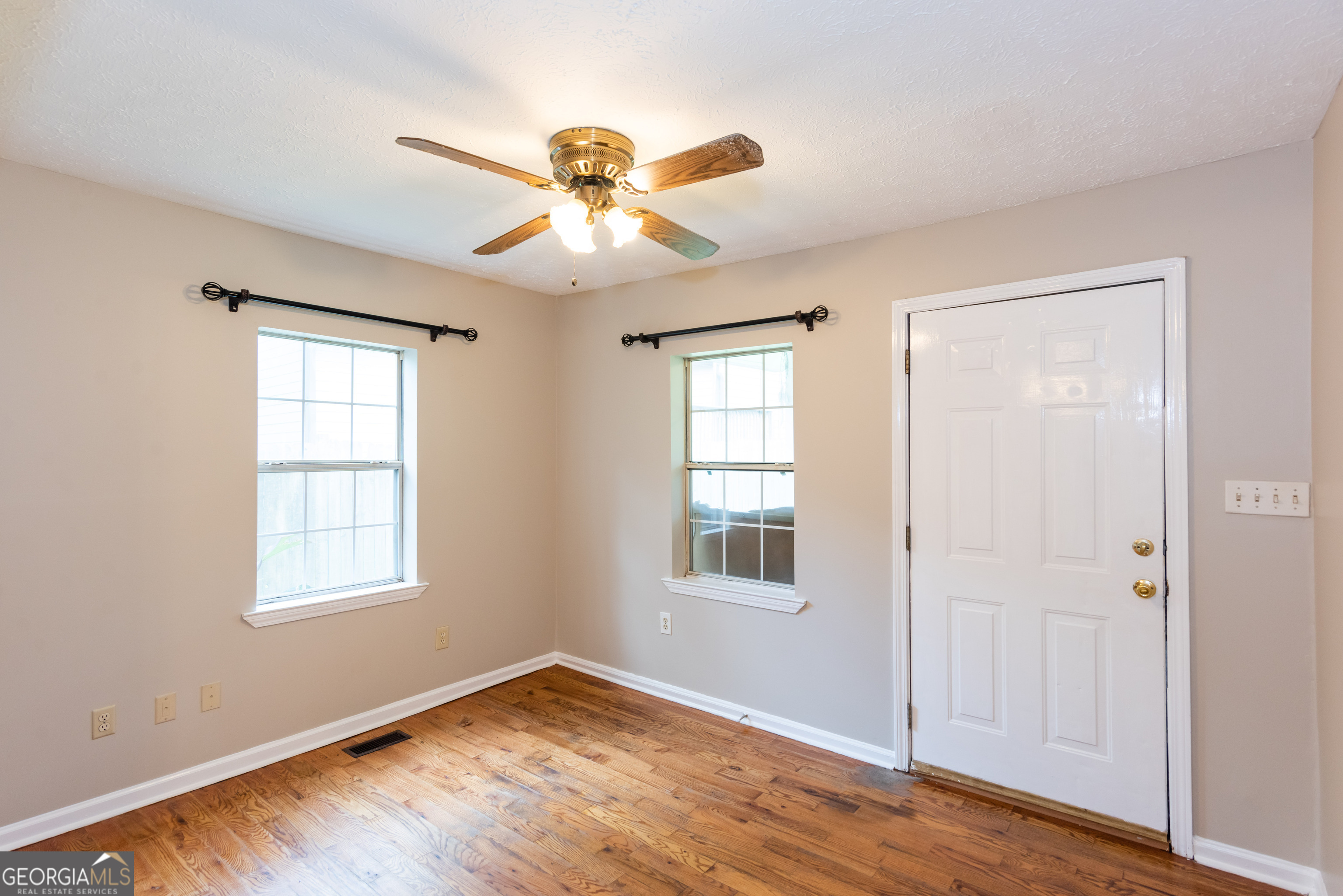 3172 Humphries Drive SE REAR