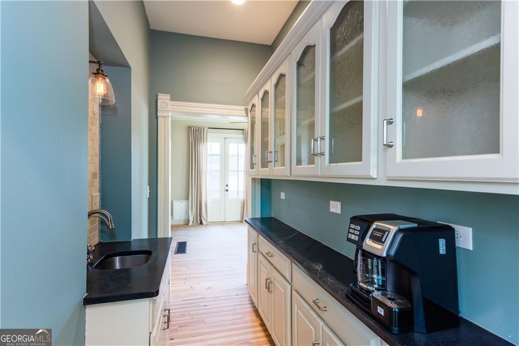 3593 Hemphill Street