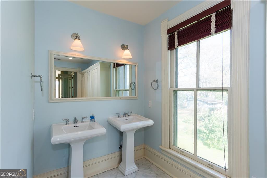 3593 Hemphill Street