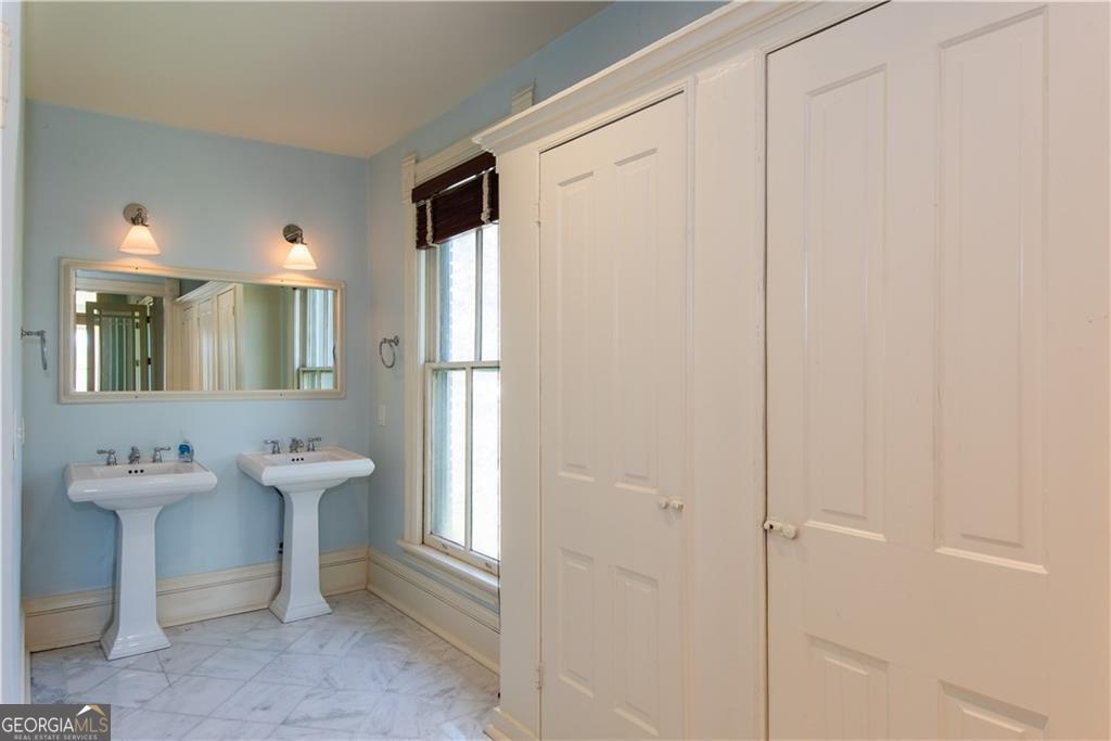 3593 Hemphill Street