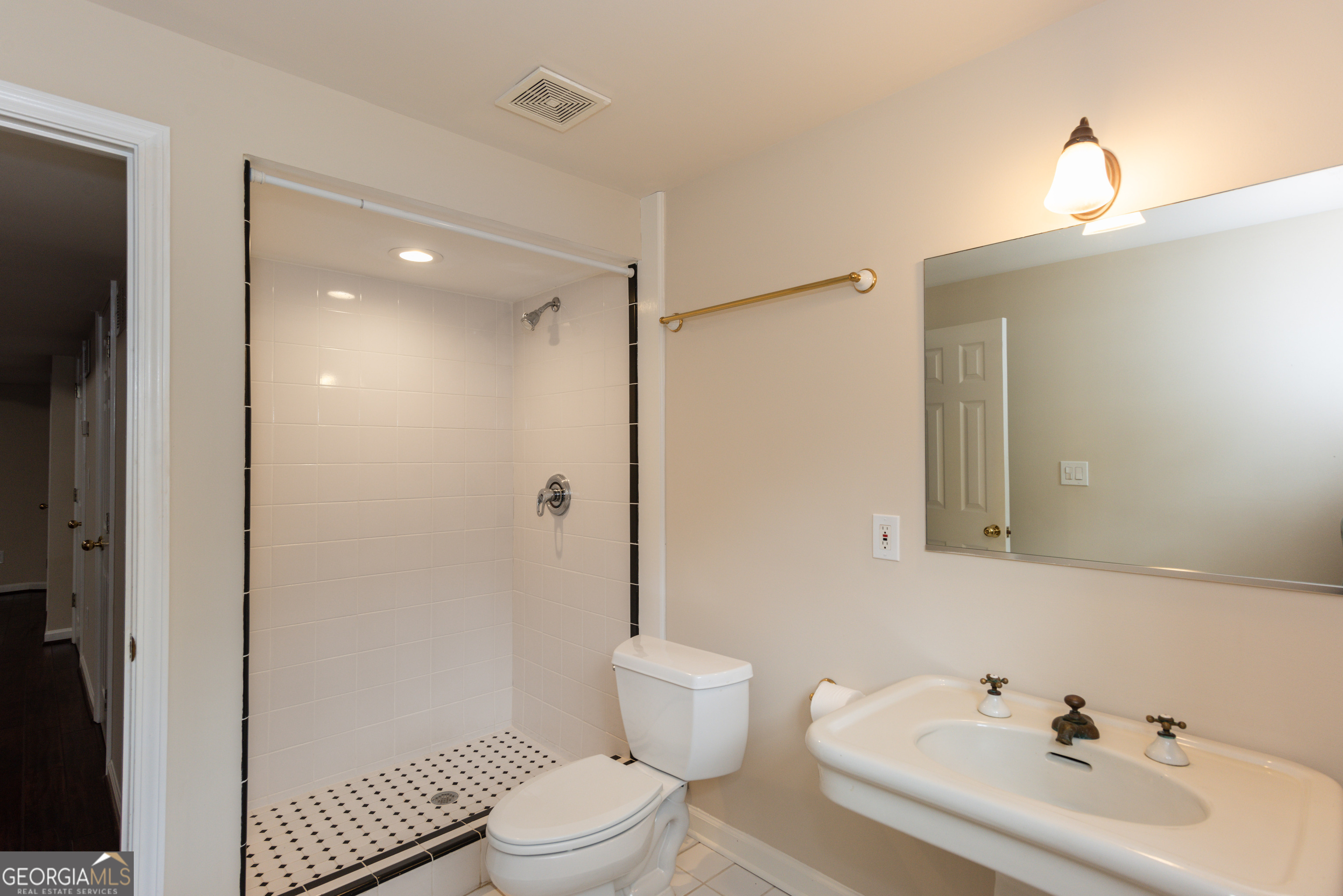 813 Springdale Road NE