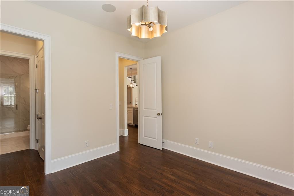 3005 Evelyn Lane