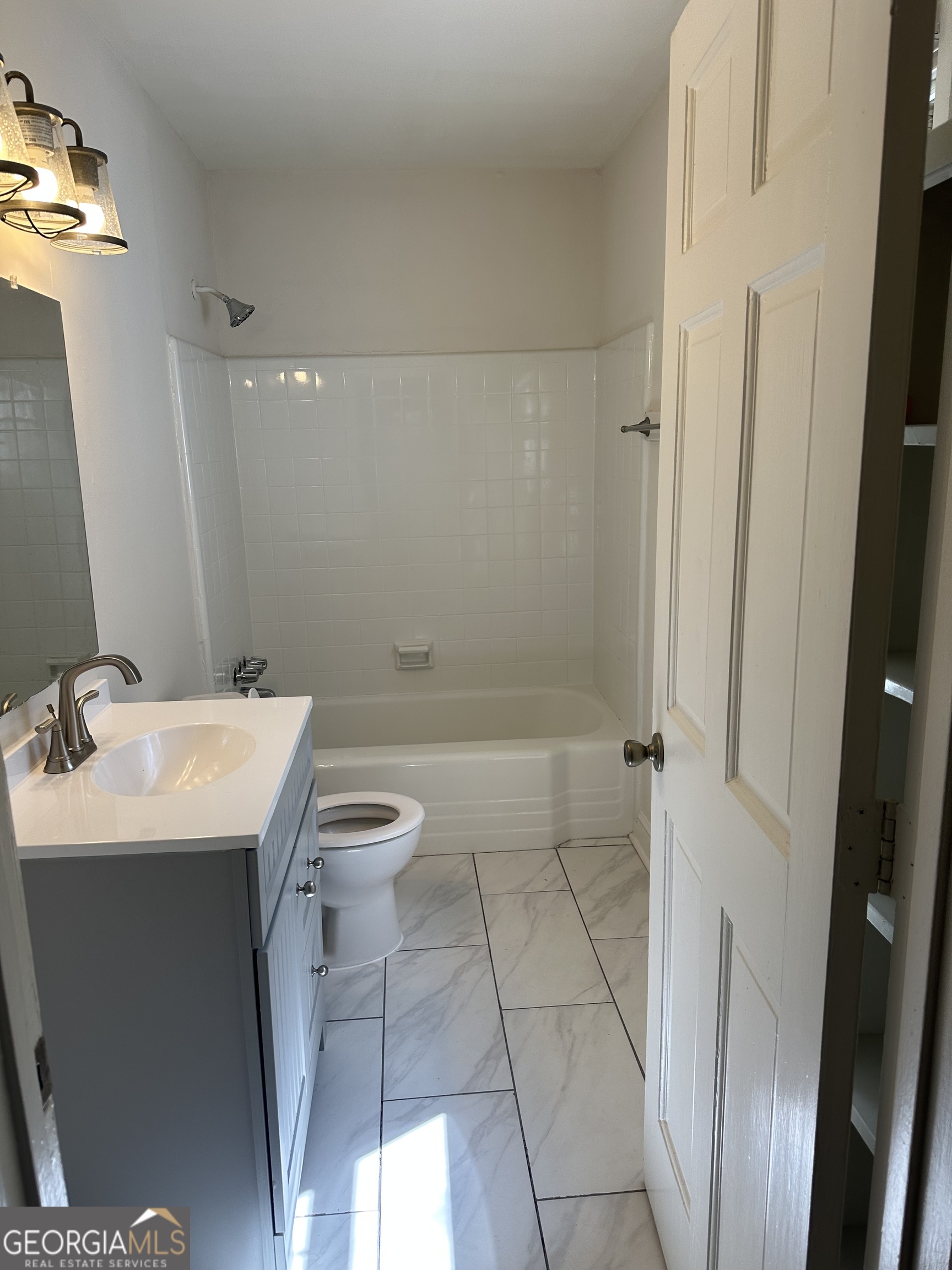 2178 Rugby Avenue Unit: A (UPSTAIRS)