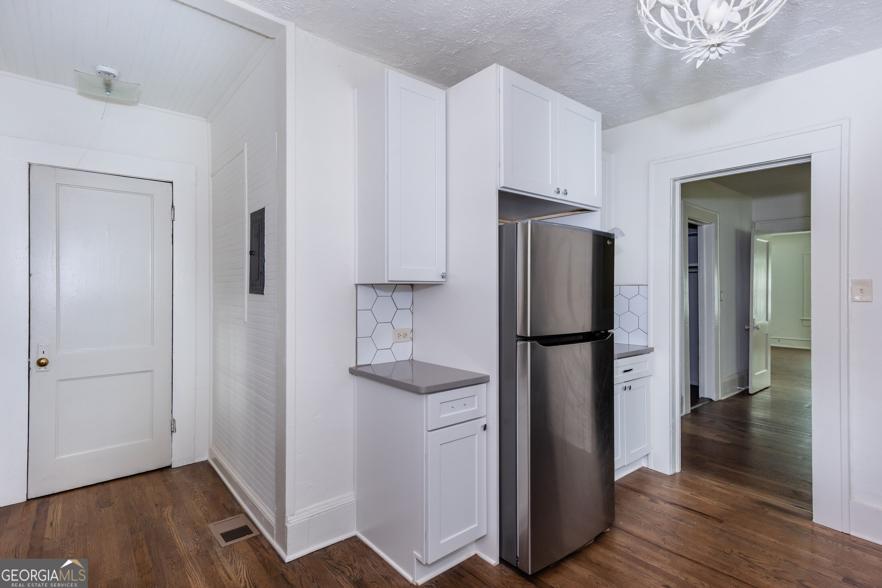 2870 Cheney Street SIDE Unit: LEFT SIDE