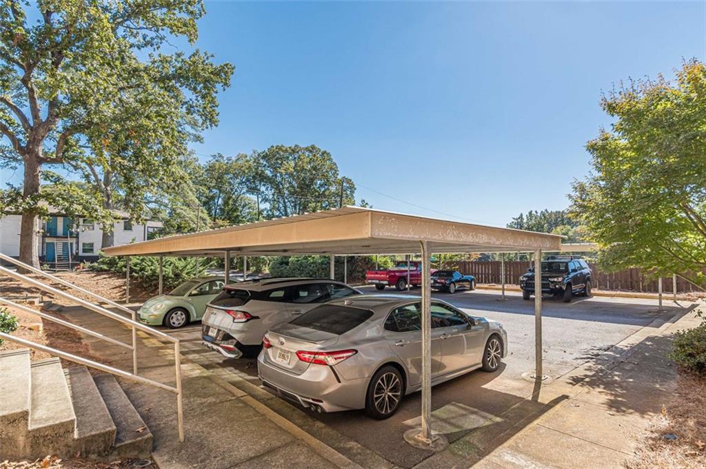 600 COLLEGE Street Unit 101