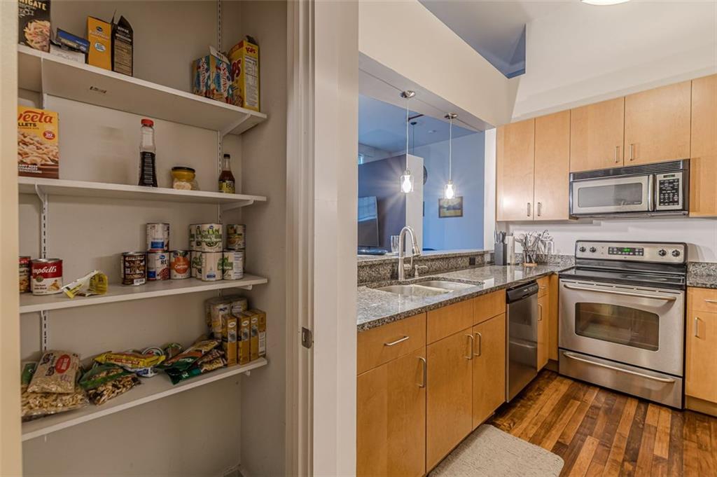 600 COLLEGE Street Unit 101