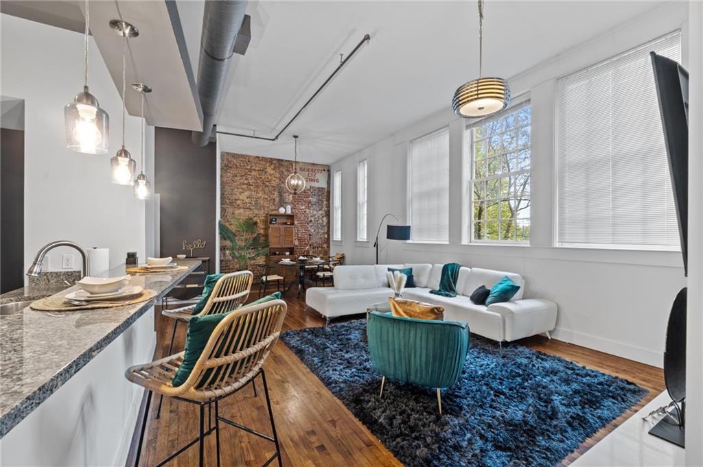 600 COLLEGE Street Unit 101