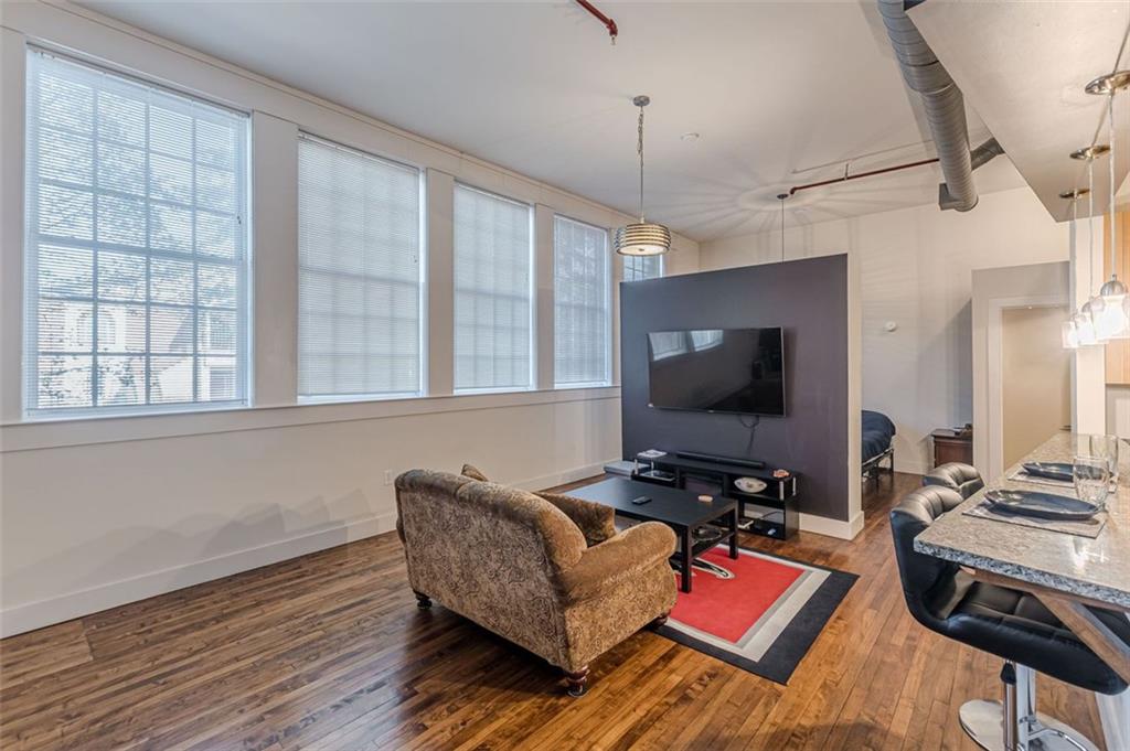 600 COLLEGE Street Unit 101