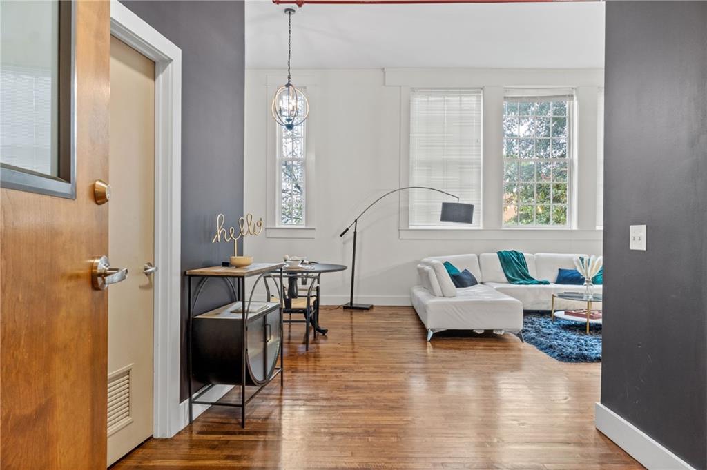 600 COLLEGE Street Unit 101