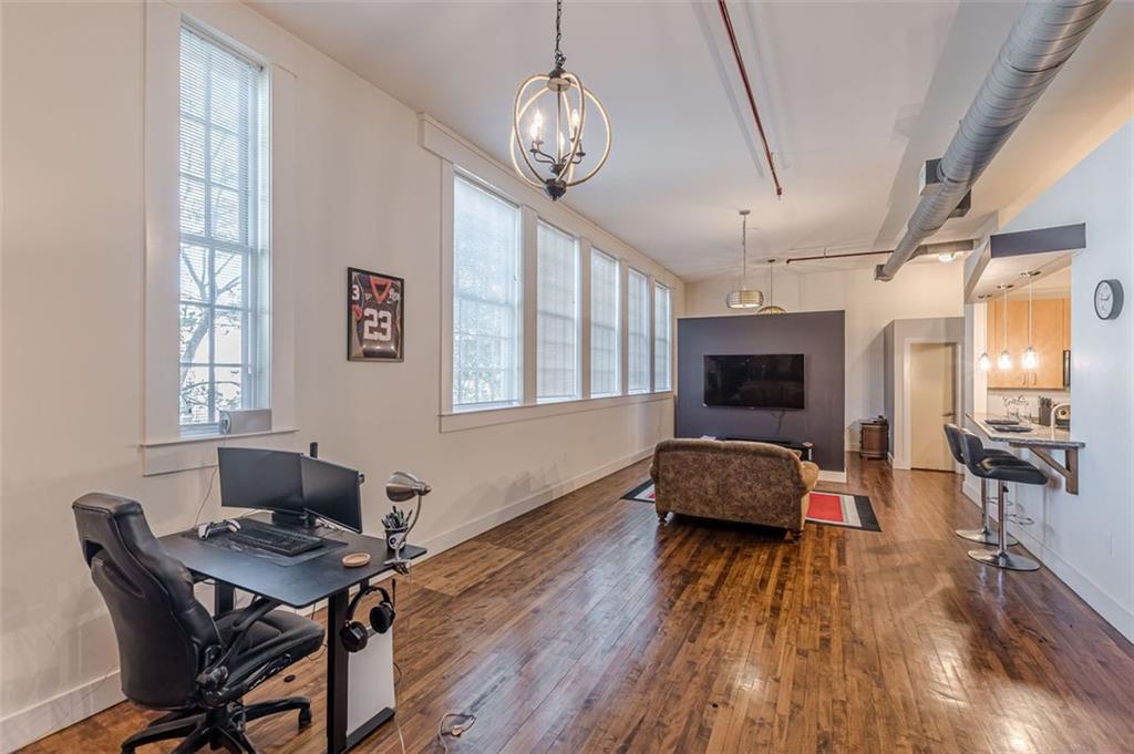 600 COLLEGE Street Unit 101