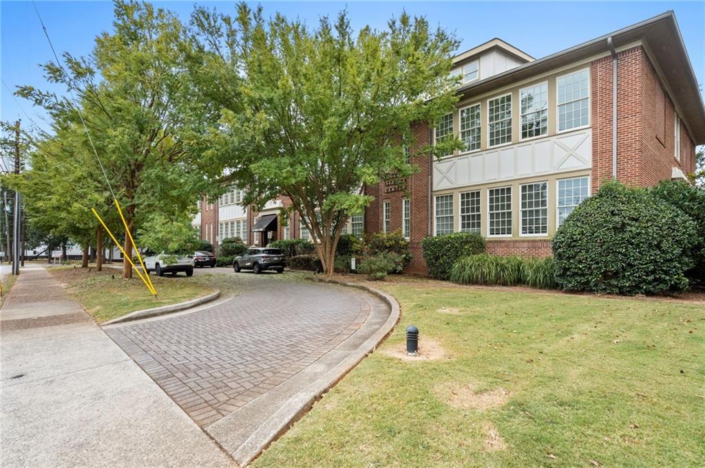 600 COLLEGE Street Unit 101