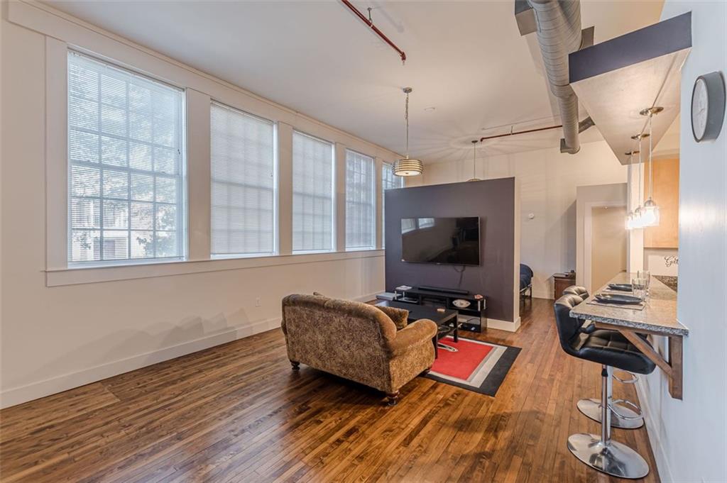 600 COLLEGE Street Unit 101