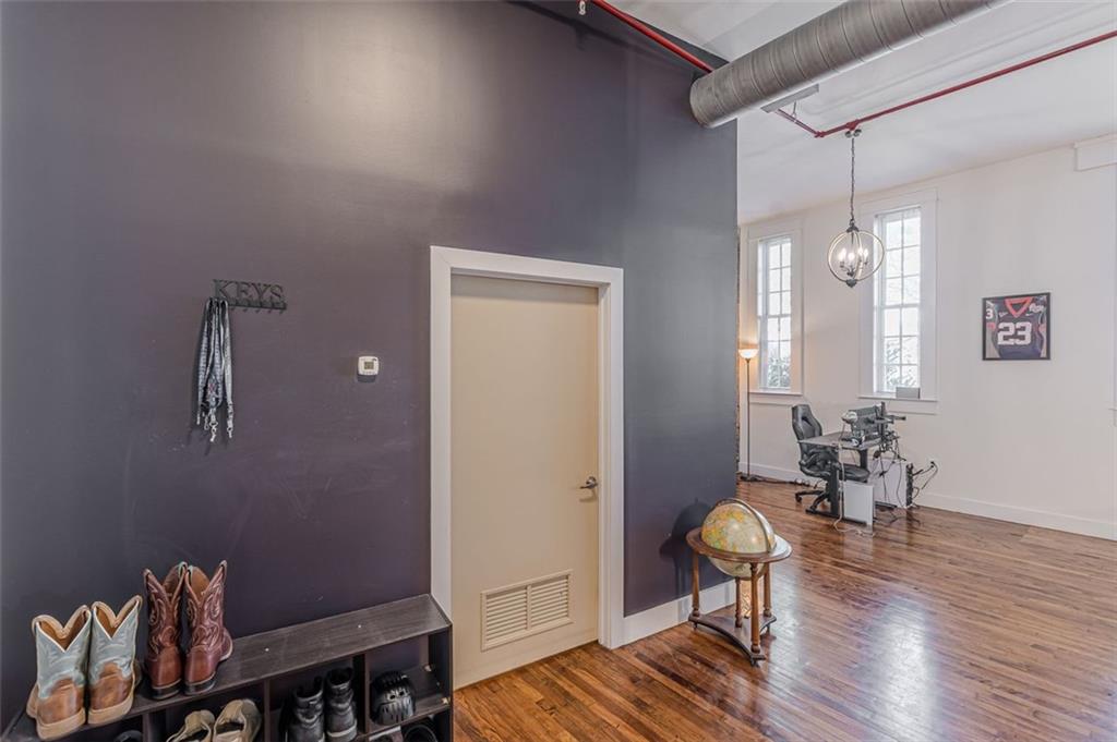 600 COLLEGE Street Unit 101