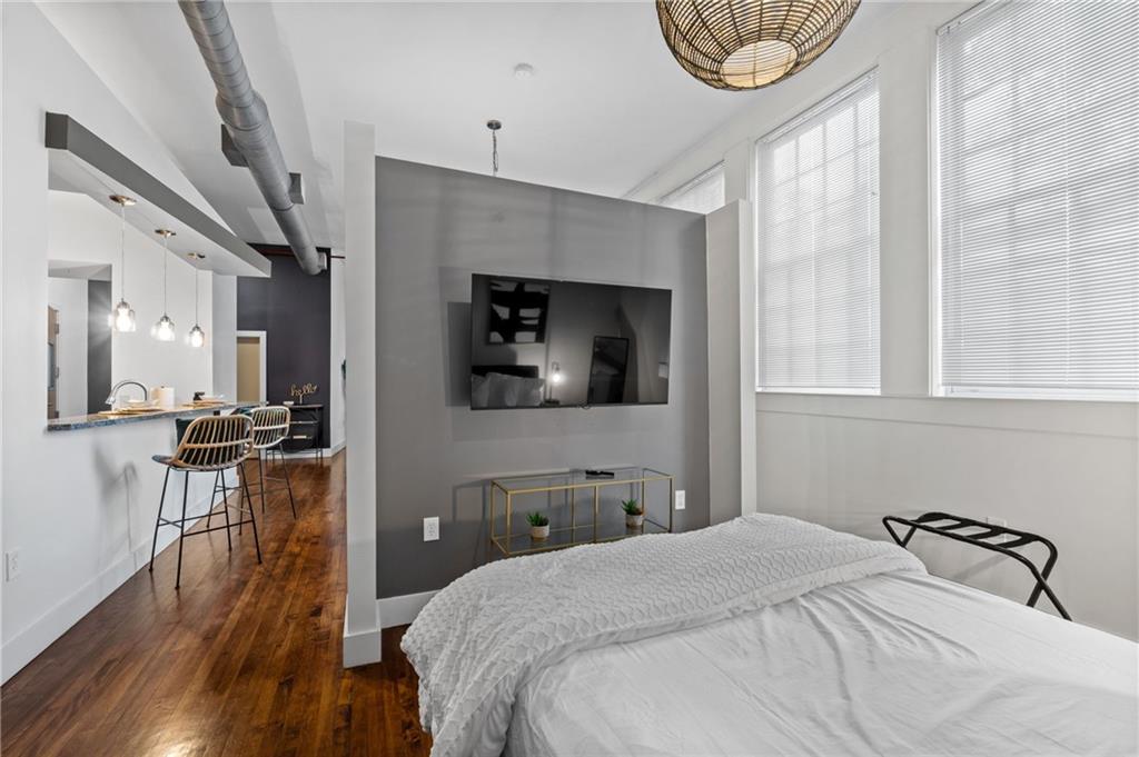 600 COLLEGE Street Unit 101