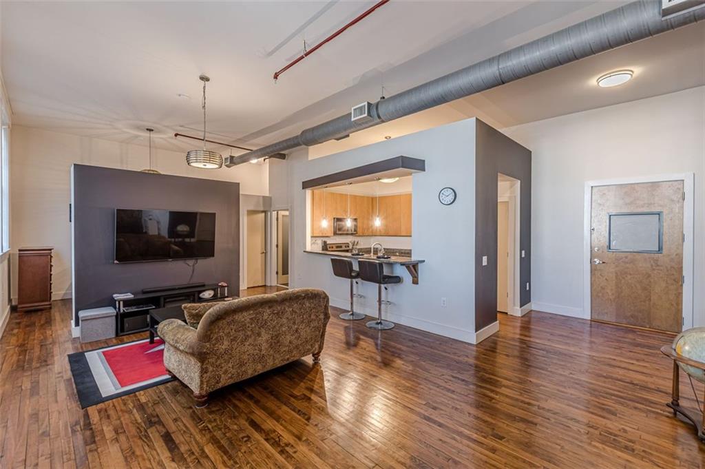 600 COLLEGE Street Unit 101