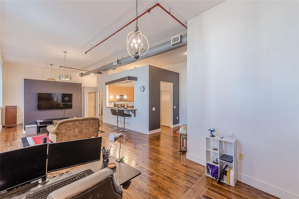 600 COLLEGE Street Unit 101