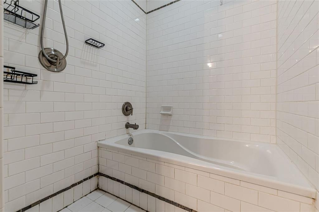 600 COLLEGE Street Unit 101