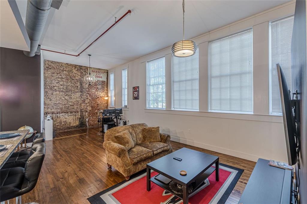 600 COLLEGE Street Unit 101