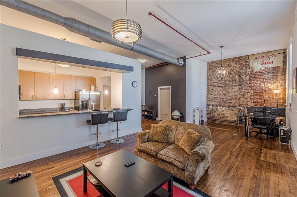 600 COLLEGE Street Unit 101
