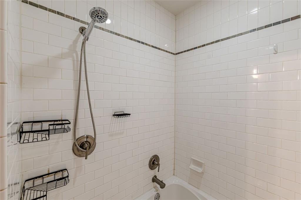 600 COLLEGE Street Unit 101