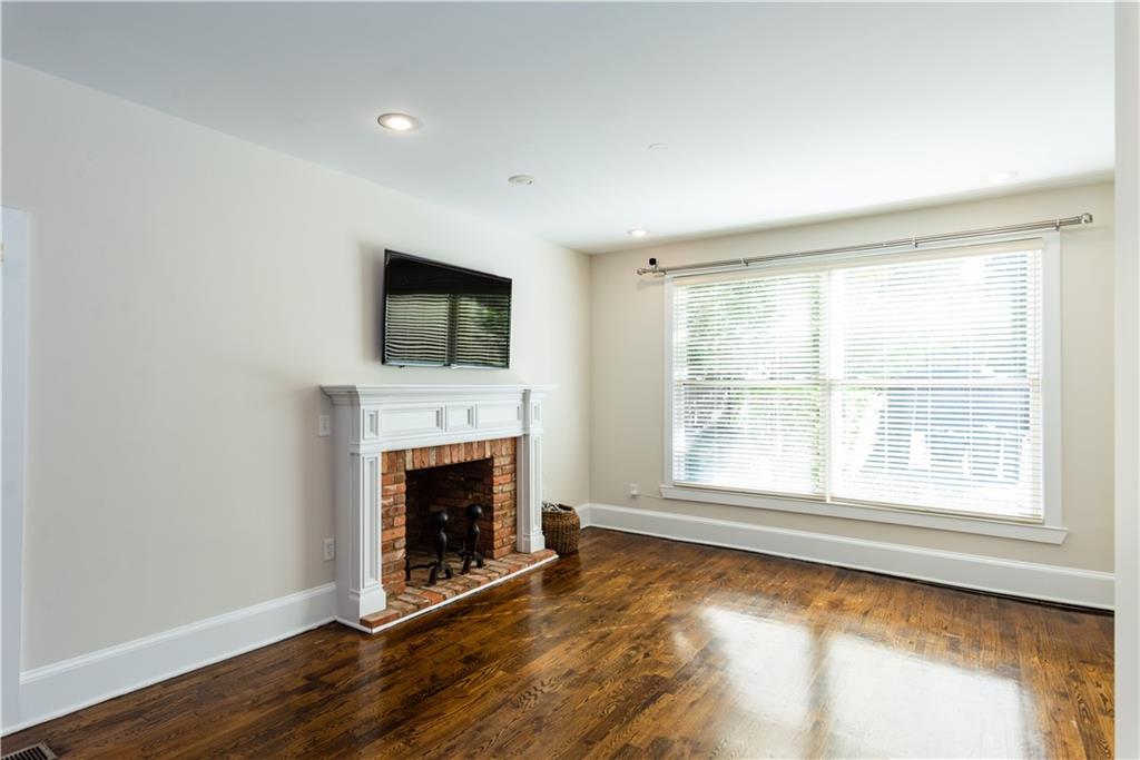 1907 Cambridge Avenue