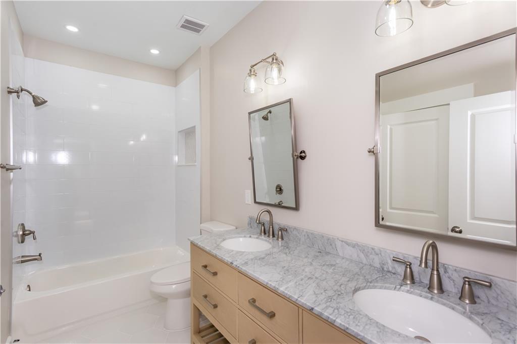 3286 Bachelor Street