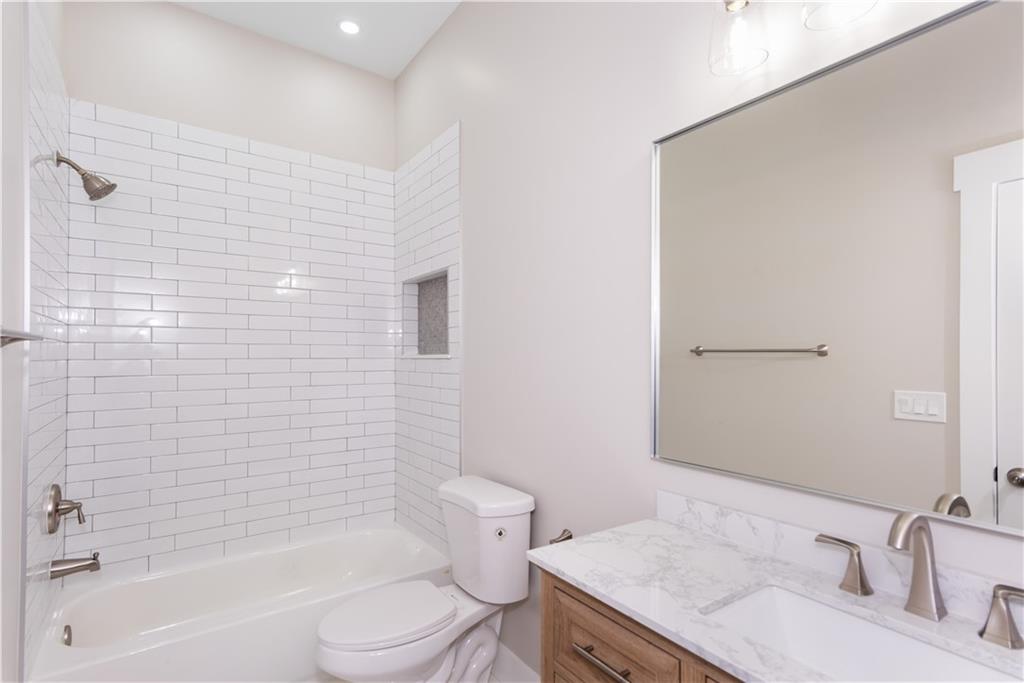 3286 Bachelor Street