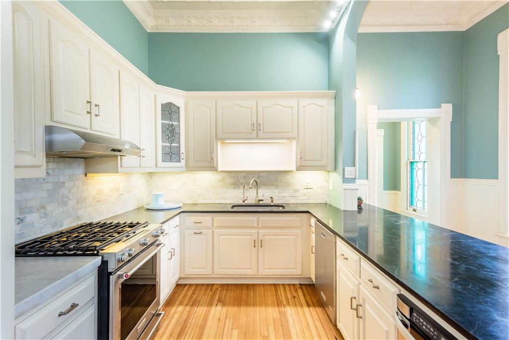 3593 Hemphill Street