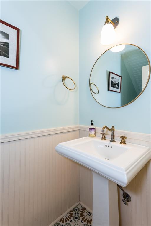 3593 Hemphill Street