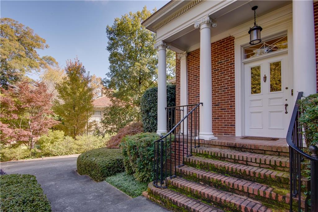 813 Springdale Road NE