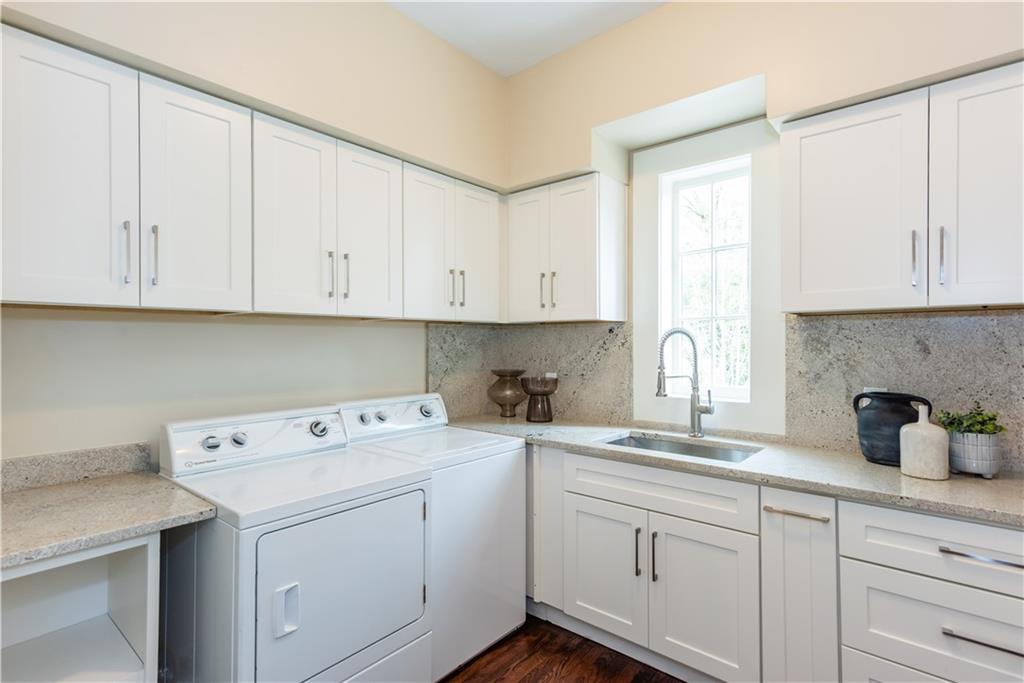 813 Springdale Road NE