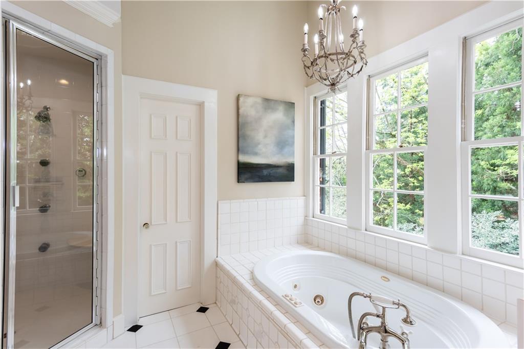 813 Springdale Road NE