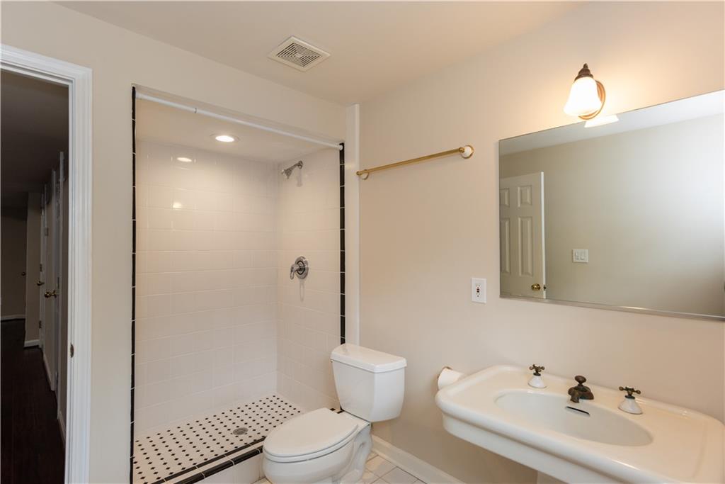 813 Springdale Road NE